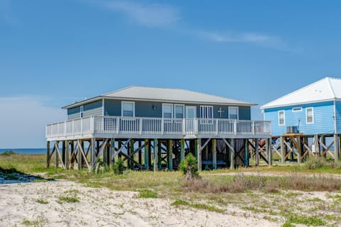 Saltaire - PET FRIENDLY! Amazing wrap around porch - steps from the bay and a short walk to the gulf home House in Dauphin Island