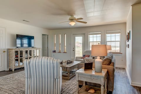 Saltaire - PET FRIENDLY! Amazing wrap around porch - steps from the bay and a short walk to the gulf home House in Dauphin Island