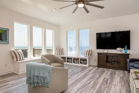 Moasis - Once in a Lifetime views - 3 master suites - room for everyone! Make Memories at Moasis! home Haus in Dauphin Island