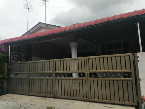 HomestayMuslim Di Teluk Intan House in Perak Tengah District