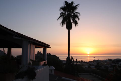 View (from property/room), Balcony/Terrace, City view, Sea view, Sunrise