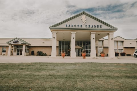 Property building, Facade/entrance, Day