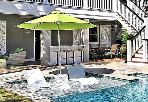 Luxury Modern Home- Steps 2 Beach, Private Pool/Bar, Sleeps 16, 7 BD-5.5 BR- 'The Lucky Penny' House in Isle of Palms