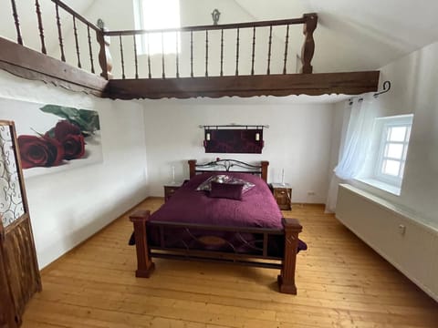 Photo of the whole room, Bedroom