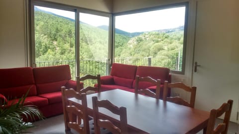 Living room, Dining area, Mountain view