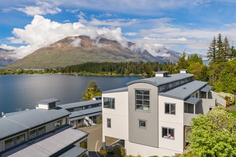 Exciting Queenstown Apartment in Queenstown