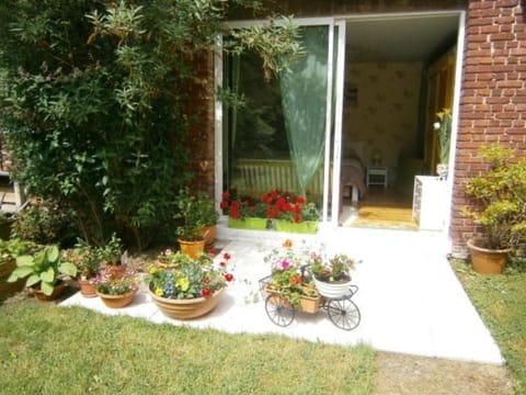 Patio, Facade/entrance, Garden