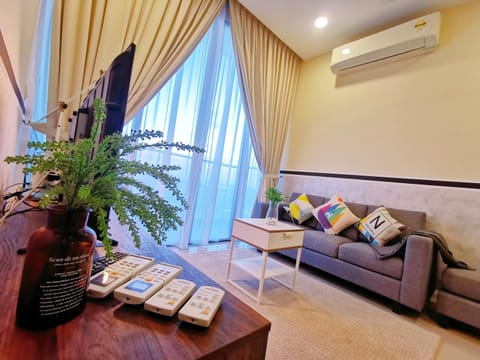 Legoland-HappyRainbow Suite at D'Pristine-8pax with Lakeview Condo in Singapore