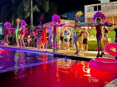 Property building, Night, Nightclub / DJ, Evening entertainment, Swimming pool, Entertainment