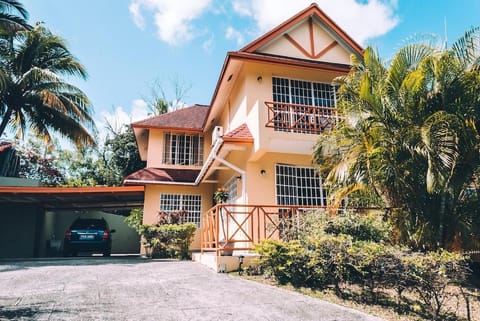 La Jolie - Luxury Ocean View Villa Chalet in Western Tobago