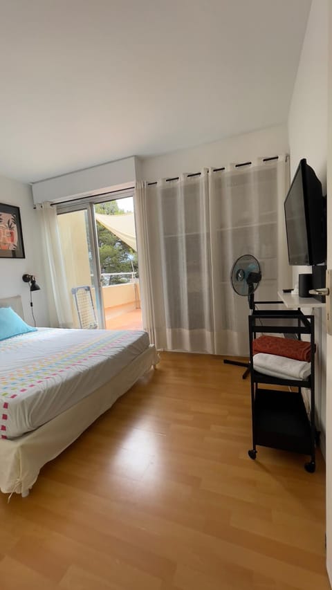 Chambre d hôte avec clim terrasse et petit déjeuner Hauteurs de Nice Vacation rental in Nice