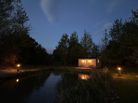 Luxury Shepherds Hut - The Moorhen by the lake Campground/ 
RV Resort in Selby