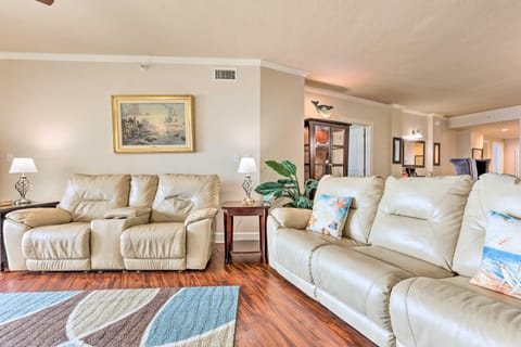 Spacious Biloxi Getaway with Pools and Beach Access! Apartment in Biloxi