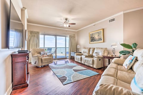 Spacious Biloxi Getaway with Pools and Beach Access! Apartment in Biloxi