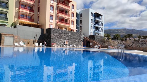 Property building, Swimming pool, Swimming pool