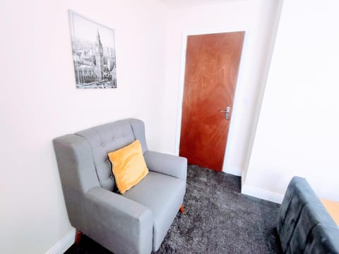 Crystal Suite 3 free private parking Condo in North Shields
