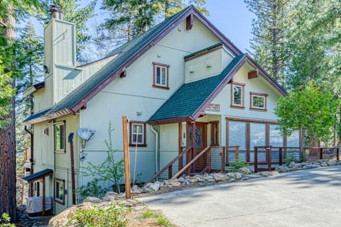 Yosemite West Family Chalet House in Tuolumne County