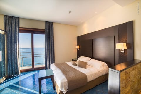 Bed, Photo of the whole room, Bedroom, Sea view