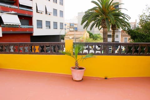 Agradable casa con patio y terraza en el centro Casa in El Campello
