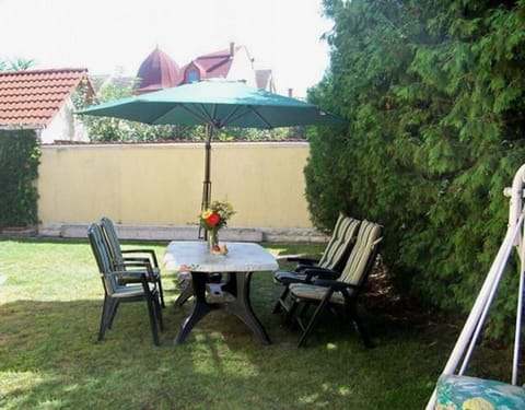 Akacia Apartment - FREE PARKING INSIDE OUTSIDE 2 bedrooms garden next to centre Condo in Budapest