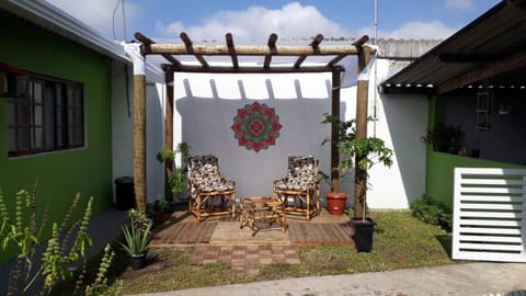 Edícula - Casa de hospedes - em Cananeia SP com ar condicionado Haus in Cananéia