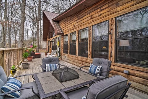Douglas Lake Cabin with Mountain-View Deck and Grill House in Baneberry