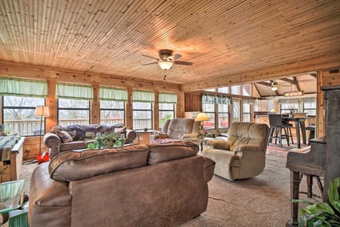 Douglas Lake Cabin with Deck and Smoky Mtn Views! Casa in Baneberry