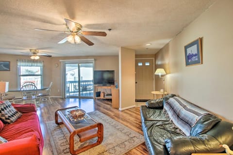 Beachfront Old Orchard Beach Condo with Balcony Apartment in Old Orchard Beach