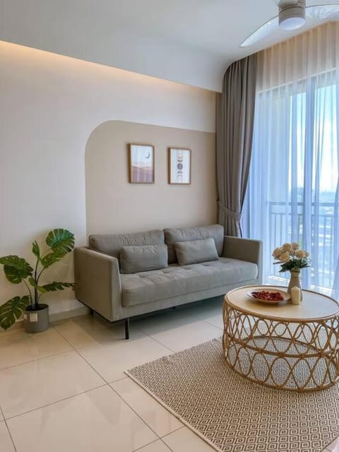 Kenwingston Skyloft Apartment Doorsteps to BRT Subang USJ Condo in Subang Jaya