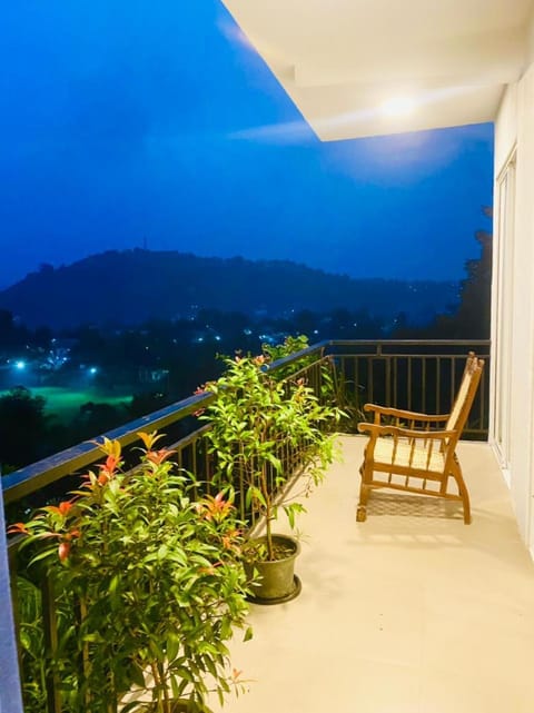 View (from property/room), Balcony/Terrace, Mountain view