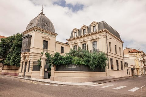 Property building, Neighbourhood, Street view, Location