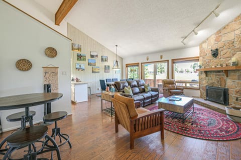 Colorful Condo in Pagosa Springs with Patio! Apartment in Pagosa Springs