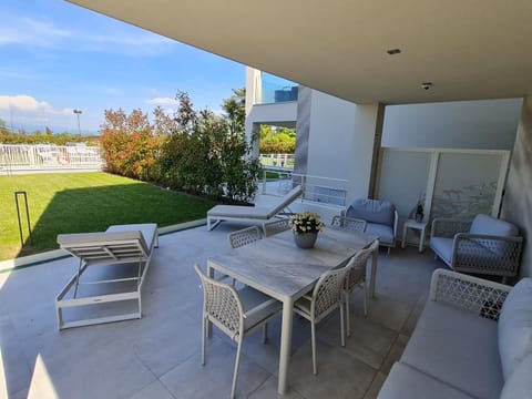 Living room, Swimming pool