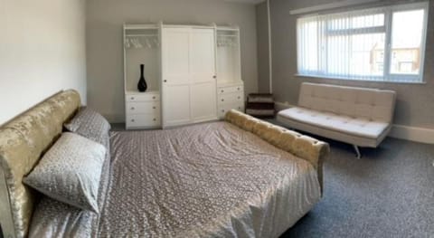 3 bedroom modern flat, sleeps 8, Mablethorpe, Linc Condo in Mablethorpe