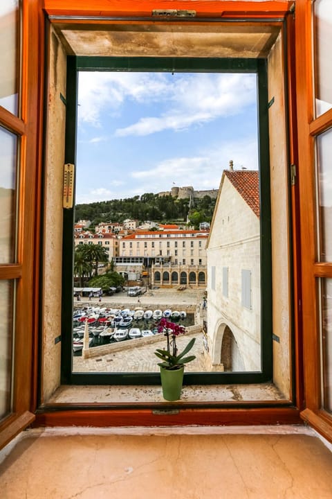 Apartment Lilly with Amazing City View Copropriété in Hvar