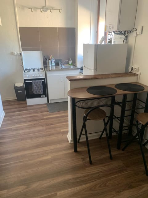 Kitchen or kitchenette, minibar, pet friendly, toaster