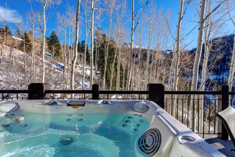 K B M Resorts- PLO-6590 Private Hot Tub, Panoramic Views, Close to Silver Lake House in Park City