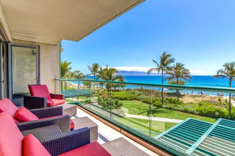 K B M Resorts- HKH-201 Oceanfront 3Bd, sleeps 10, remodeled, pool, whale watching Condo in Kaanapali