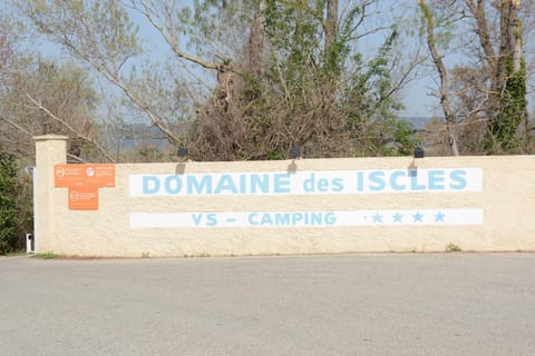 Domaine des Iscles 25 Campground/ 
RV Resort in La Roque-d'Anthéron