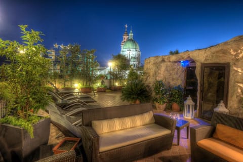 Restaurant/places to eat, Facade/entrance, Solarium, View (from property/room), Decorative detail, Drinks