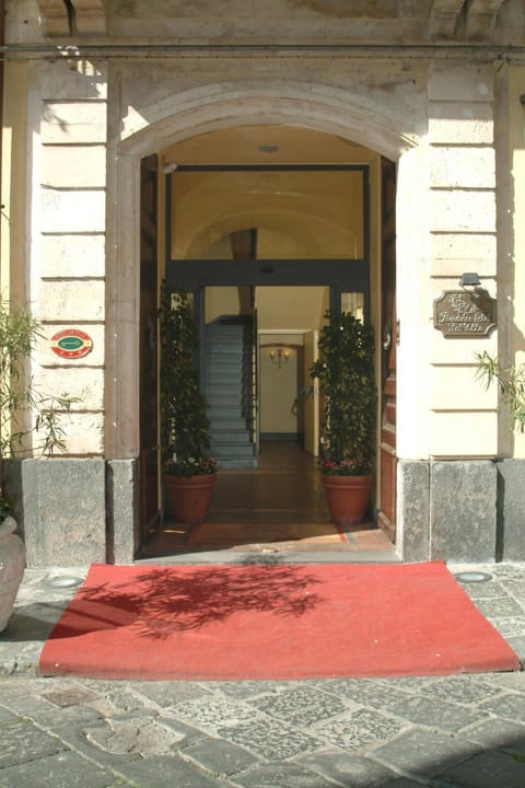 Facade/entrance