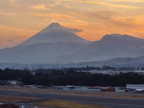 Amazing Volcano Views in front of airport Apartment in Guatemala City