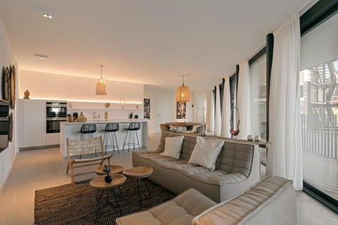 LXRYHOME Pendennis Castle Condo in Antwerp