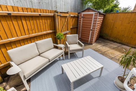 Patio, Garden, Seating area