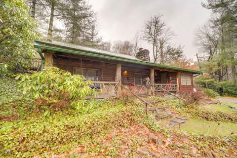 Rustic Maggie Valley Cabin with Mountain Views! House in Ivy Hill