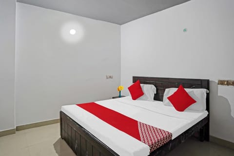 OYO Sunrise Villa Near Select Citywalk Mall Hotel in New Delhi