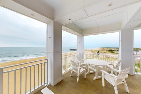 The Sanctuary - Simply Divine Penthouse B411 Apartment in Sandbridge