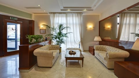 Communal lounge/ TV room, Lobby or reception