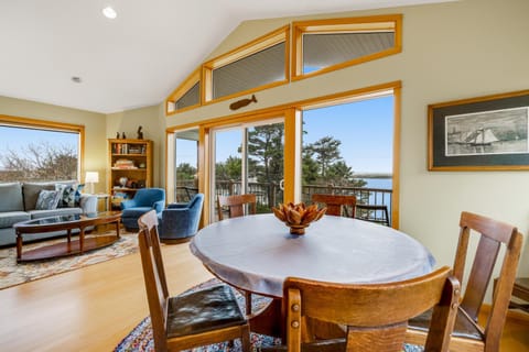 Escape to the Cape House in Cape Meares