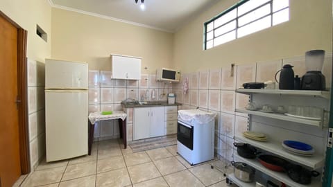 Kitchen or kitchenette, minibar, pet friendly, stove